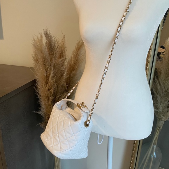 Chanel Perfect Meeting Hobo - Picture 8 of 8